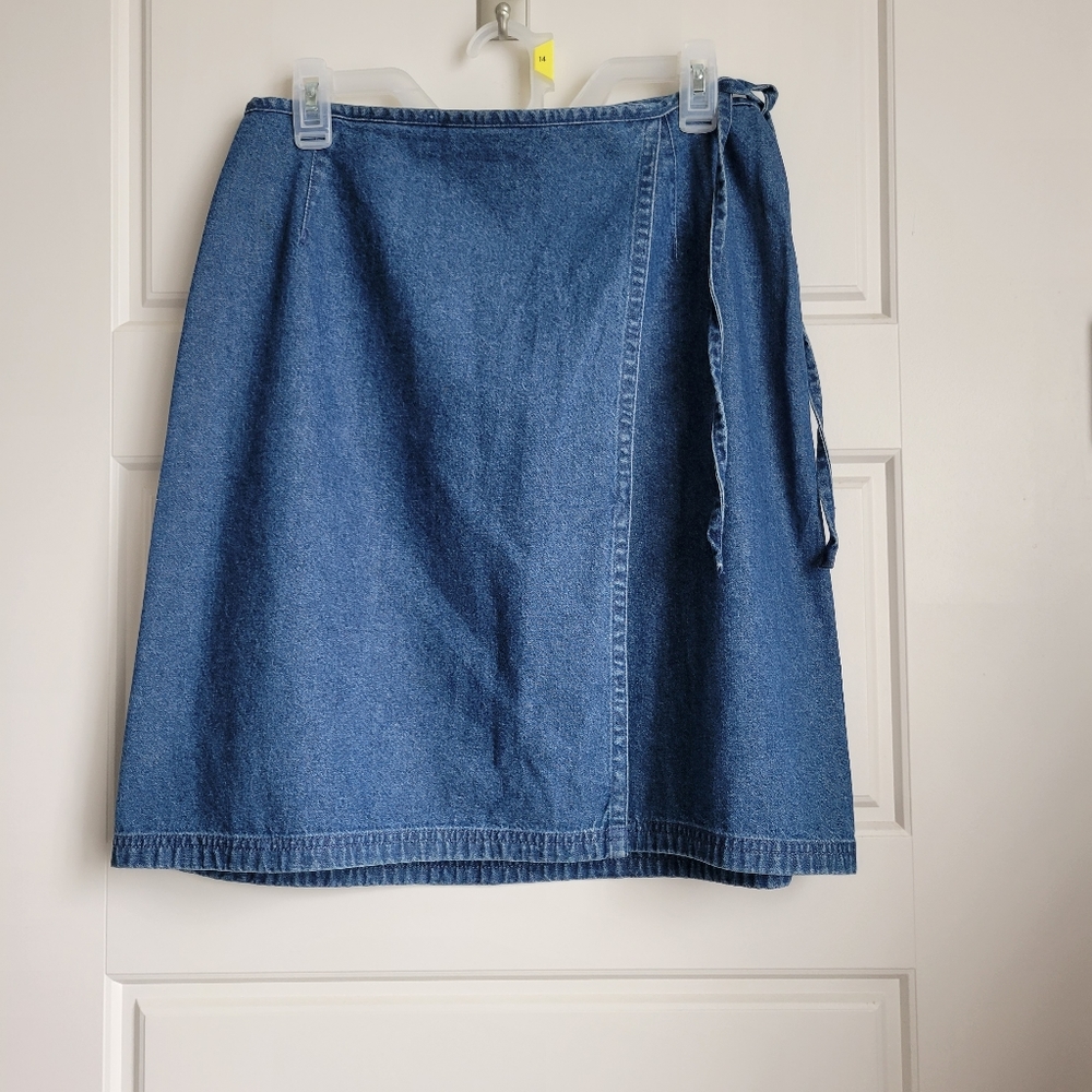 VILLAGER Sport Denim True Wrap Skirt. EUC Size 10